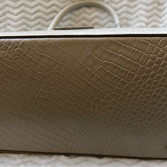 NWT Gianni Conti Cream Handbag - Picture 9 of 15